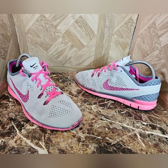 Nike women's Free TR running shoes gray size 10.     092 - Picture 1 of 11